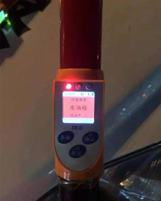 外賣小哥醉駕電動(dòng)車不聽勸，竟揮拳相向阻礙執(zhí)法？后果很嚴(yán)重！酒精檢測(cè)儀揭真相